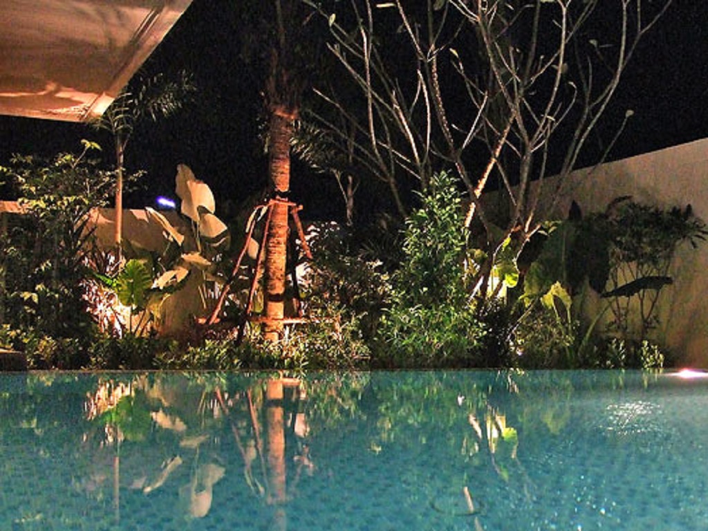 villa khaolak rent pool